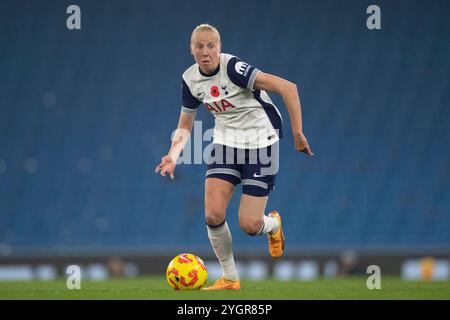 Eveliina Summanen #25 von Tottenham Hotspur F.C. während des Barclays FA Women's Super League Spiels zwischen Manchester City und Tottenham Hotspur im Etihad Stadium, Manchester am Freitag, den 8. November 2024. (Foto: Mike Morese | MI News) Credit: MI News & Sport /Alamy Live News Stockfoto