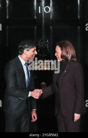 Kamala Harris, Vizepräsidentin der Vereinigten Staaten von Amerika, zusammen mit Rishi Sunak, Premierminister, Großbritannien, Downing Street, London Stockfoto