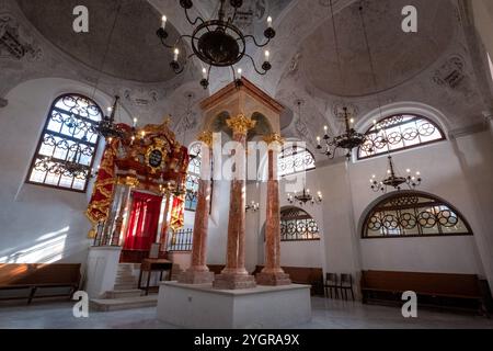 Die letzte erhaltene Synagoge in Mikulov, Tschechien. Sie wurde im barocken Stil erbaut und erhielt den Namen Alte oder obere Synagoge. Stockfoto