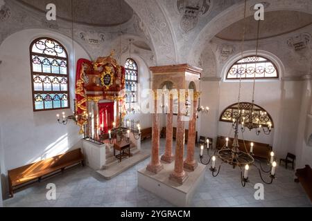 Die letzte erhaltene Synagoge in Mikulov, Tschechien. Sie wurde im barocken Stil erbaut und erhielt den Namen Alte oder obere Synagoge. Stockfoto