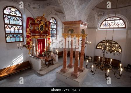 Die letzte erhaltene Synagoge in Mikulov, Tschechien. Sie wurde im barocken Stil erbaut und erhielt den Namen Alte oder obere Synagoge. Stockfoto