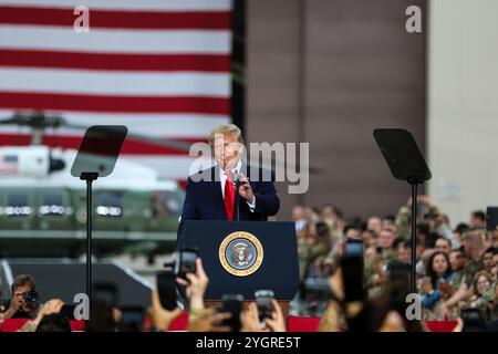 Pyeongtaek, Südkorea. 30. Juni 2019. U. US-Präsident Donald J. Trump hält während eines Besuchs auf dem Luftwaffenstützpunkt Osan am 30. Juni 2019 in Pyeongtaek, Provinz Gyeonggi, Bemerkungen an Mitglieder des Militärdienstes ab. Südkorea. Gutschrift: SSgt. Cody Harding/US Army Photo/Alamy Live News Stockfoto