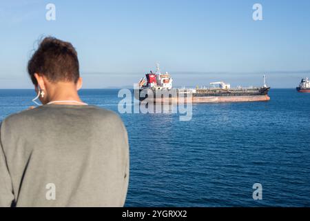 Itacare, Bahia, Brasilien - 29. November 2019: Touristen werden in der Fähre gesehen, die das Meer der ​​the-Bucht von Allerheiligen in der Stadt Salvador genießt. Stockfoto