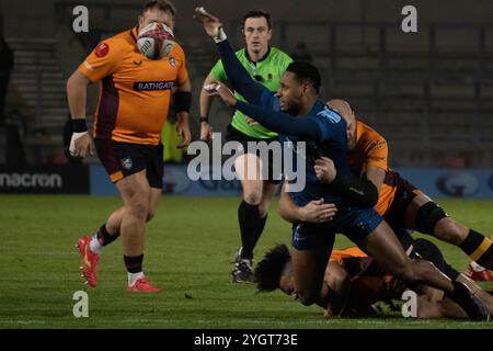 OBI ENE (14 Sale Sharks) in Aktion während des Premiership Cup-Spiels im Salford Community Stadium, England. Quelle: Samuel Wardle/Alamy Live News Stockfoto