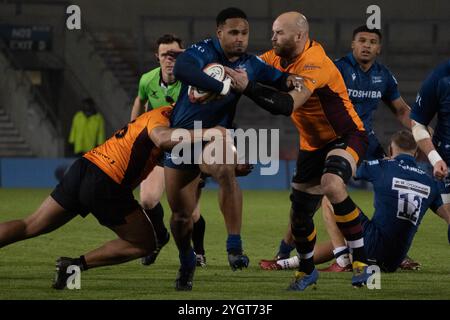 OBI ENE (14 Sale Sharks) in Aktion während des Premiership Cup-Spiels im Salford Community Stadium, England. Quelle: Samuel Wardle/Alamy Live News Stockfoto