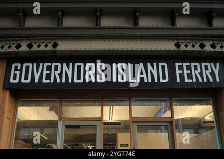 Das Governors Island Ferry Terminal befindet sich im Battery Maritime Building in Lower Manhattan, New York City. Stockfoto