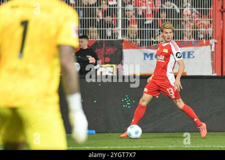 Berlin, Deutschland. November 2024. Andras Schaefer (1. FC Union Berlin, #13) GER, 1. FC Union Berlin gegen SC Freiburg, Fussball, Bundesliga, Saison 2024/2025, 10. SPIELTAG, 08.11.2024 (DFL-VORSCHRIFTEN VERBIETEN DIE VERWENDUNG VON FOTOS ALS BILDSEQUENZEN UND/ODER QUASI-VIDEO.) Foto: Eibner-Pressefoto/Ryan Sleiman Credit: dpa/Alamy Live News Stockfoto