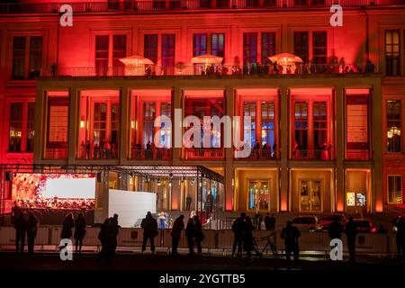 Leipzig – 29. Leipziger Opernball auf dem Augustusplatz 08.11.2024 Leipzig, Augustusplatz Oper Leipzig im Foto: Das Gebäude der Oper Leipzig am 8. November 2024 findet in der Oper Leipzig der 29. Leipziger Opernball statt. Dazu sind erneut Dutzende nationale und internationale Stars eingeladen. Leipzig Oper Leipzig Sachsen Deutschland *** Leipzig 29 Leipziger Opernball am Augustusplatz 08 11 2024 Leipzig, Augustusplatz Oper Leipzig auf dem Foto das Gebäude der Leipziger Oper am 8. November 2024 findet wieder der 29 Leipziger Opernball in der Leipziger Oper statt, Dutzende von Nationalspielern Stockfoto