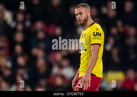 Watford, Großbritannien. November 2024. WATFORD, ENGLAND – 8. NOVEMBER: Ryan Porteous von Watford FC sieht beim Sky Bet Championship-Spiel zwischen Watford FC und Oxford United FC am 8. November 2024 in der Vicarage Road in Watford, England. (Foto: Rene Nijhuis/MB Media) Credit: MB Media Solutions/Alamy Live News Stockfoto