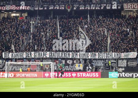 Frankfurt, Deutschland. November 2024. UEFA Europa League - Eintracht Frankfurt - SK Slavia Prag am 07.11.2024 im Deutsche Bank Park in Frankfurt die Fans von Eintracht Frankfurt in der Nordwestkurve mit einem Spruchband/Banner/Transparent für Christian Eckerlin Foto: Osnapix Credit: dpa/Alamy Live News Stockfoto