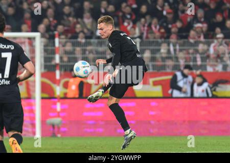 Deutschland, Berlin, 1. FC Union Berlin gegen SC Freiburg, 1. Bundesliga, Fussball, DFB, Spielzeit 2024/2025, Alte Foersterei, . Spieltag, im Bild v.l. : Philipp Lienhart SC Freiburg, 03, DFB/DFL-VORSCHRIFTEN VERBIETEN JEDE VERWENDUNG VON FOTOGRAFIEN ALS BILDSEQUENZEN UND/ODER QUASI-VIDEO, 08.11.2024, *** GER, Berlin, 1 FC Union Berlin vs SC Freiburg, 1 Bundesliga, Fußball, DFB, Spielzeit 2024 2025, alte Foersterei, Spieltag, im Bild V l Philipp Lienhart SC Freiburg, 03 , DFB DFL-VORSCHRIFTEN VERBIETEN JEDE VERWENDUNG VON FOTOGRAFIEN ALS BILDSEQUENZEN UND/ODER QUASI-VIDEO, 08 11 2024, Copyright: HMBxMedia/UwexKoch Stockfoto