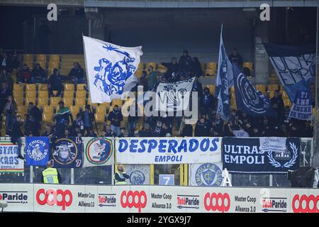 Lecce, Italien. November 2024. Anhänger des Empoli FC während des Spiels der Serie A zwischen US Lecce und Empoli FC im Ettore Giardiniero - Via del Mare Stadion in Lecce (Italien), 8. November 2024. Quelle: Insidefoto di andrea staccioli/Alamy Live News Stockfoto