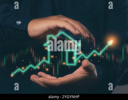 Das Haus liegt in den Händen eines erfahrenen Verkäufers, Bankiers oder Versicherungsmaklers. Immobilienmakler bieten Häuser an. Sachversicherung und Sicherheit conc Stockfoto