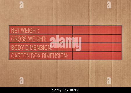 Rotes Etikett mit Verpackungsanweisungen auf Karton, wichtigen Anweisungen zur Handhabung für sicheren Transport und Aufbewahrung mit Kopierraum Stockfoto