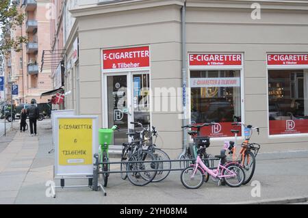 Kopenhagen/Dänemark/08 November 2024/ e-Cagarettes und Zubehör Shop in der dänischen Hauptstadt Kopenhagen. (Foto. Francis Joseph Dean/Dean Pictures) (nicht für kommerzielle Zwecke) Stockfoto