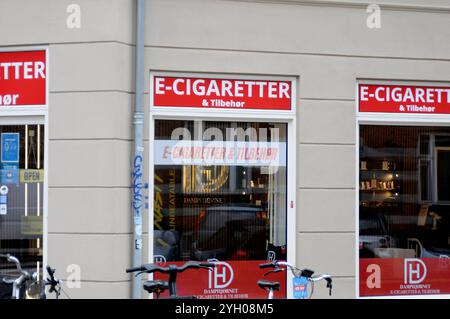 Kopenhagen/Dänemark/08 November 2024/ e-cagarettes Zubehör Shop in der dänischen Hauptstadt Kopenhagen. (Foto. Francis Joseph Dean/Dean Pictures) (nicht für kommerzielle Zwecke) Stockfoto