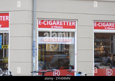 Kopenhagen/Dänemark/08 November 2024/ e-Cagarettes und Zubehör Shop in der dänischen Hauptstadt Kopenhagen. (Foto. Francis Joseph Dean/Dean Pictures) (nicht für kommerzielle Zwecke) Stockfoto