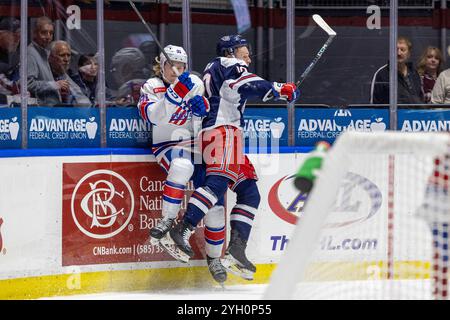 Rochester, New York, USA. November 2024. Hartford Wolf Pack Stürmer Adam Sykora (10) wirft einen Hit in der ersten Periode eines Spiels gegen die Rochester Americans. Die Rochester Americans veranstalteten das Hartford Wolf Pack in einem Spiel der American Hockey League in der Blue Cross Arena in Rochester, New York. (Jonathan Tenca/CSM). Quelle: csm/Alamy Live News Stockfoto