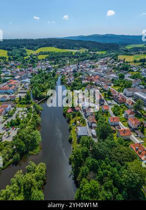 Blick auf den Luftkurort Regen am Schwarzen Regen im Bayerischen Wald Stockfoto