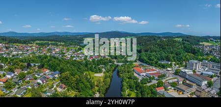 Blick auf den Luftkurort Regen am Schwarzen Regen im Bayerischen Wald Stockfoto