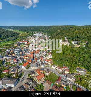 Der Naturpark Altmühltal rund um das Marktdorf Kipfenberg im Landkreis Eichstätt von oben Stockfoto