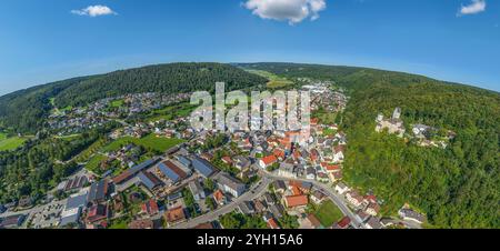 Der Naturpark Altmühltal rund um das Marktdorf Kipfenberg im Landkreis Eichstätt von oben Stockfoto