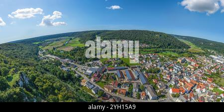 Der Naturpark Altmühltal rund um das Marktdorf Kipfenberg im Landkreis Eichstätt von oben Stockfoto