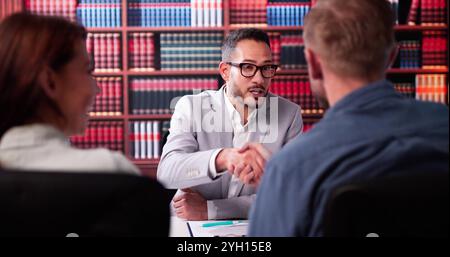 Familie Scheidung Anwalt Beratung Familienpaar In Meeting Stockfoto