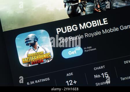 OSTRAVA, TSCHECHIEN - 27. JULI 2024: App Store mit PUBG Mobile Battle Royale-Spiel wird installiert Stockfoto