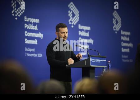 Praesident Wolodymyr Selenskyj auf dem 5.EU Gipfel in Budapest Praesident Wolodymyr Selenskyj auf dem 5.EU Gipfel in Budapest am 07.11.2024, Arbeitsbesuch des Präsidenten der Ukraine in Ungarn zur Teilnahme am fünften Gipfeltreffen der Europäischen Politischen Gemeinschaft Foto:das Präsidialbüro der Ukraine via SVEN SIMON Fotoagentur GmbH & Co. Pressefoto KG Prinzess-Luise-Str.. 41 45479 M u e l h e i m / R u h r Tel. 0208/9413250 Fax. 0208/9413260 GLS Bank BLZ 430 609 67 Kto. 4030 025 100 IBAN DE75 4306 0967 4030 0251 00 BIC GENODEM1GLS www.svensimon.net Budapest Ungarn *** Präsident Volodymyr Selenskyj Stockfoto