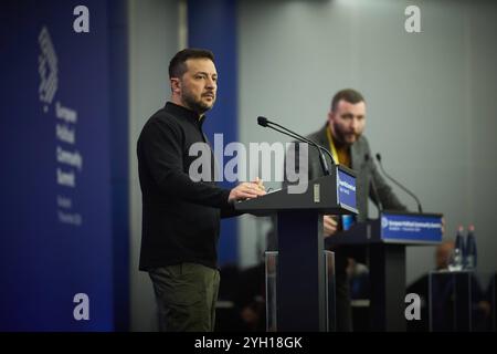 Praesident Wolodymyr Selenskyj auf dem 5.EU Gipfel in Budapest Praesident Wolodymyr Selenskyj auf dem 5.EU Gipfel in Budapest am 07.11.2024, Arbeitsbesuch des Präsidenten der Ukraine in Ungarn zur Teilnahme am fünften Gipfeltreffen der Europäischen Politischen Gemeinschaft Foto:das Präsidialbüro der Ukraine via SVEN SIMON Fotoagentur GmbH & Co. Pressefoto KG Prinzess-Luise-Str.. 41 45479 M u e l h e i m / R u h r Tel. 0208/9413250 Fax. 0208/9413260 GLS Bank BLZ 430 609 67 Kto. 4030 025 100 IBAN DE75 4306 0967 4030 0251 00 BIC GENODEM1GLS www.svensimon.net Budapest Ungarn *** Präsident Volodymyr Selenskyj Stockfoto