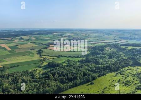 Sonniger Sommerabend im Erholungsgebiet Hesselberg bei Wassertrüdingen Stockfoto