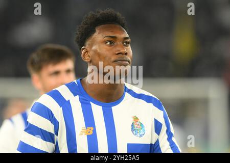 Rom, Italien. November 2024. Samu Omorodion vom FC Porto Look während des Spiels der Serie UEFA Europa League zwischen SS Lazio und FC Porto im Olimpic Stadium am 07. november 2024 in Roma (Foto: © Agostino Gemito/Pacific Press via ZUMA Press Wire) NUR ZUR REDAKTIONELLEN VERWENDUNG! Nicht für kommerzielle ZWECKE! Stockfoto