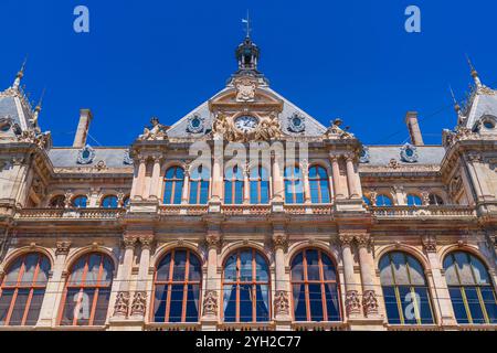 Lyon, Frankreich 24/06/12 Palais de la Bourse, ein Gebäude, das 1860 von Napoleon III. Eingeweiht und von René Dardel Auguste Monvenoux entworfen wurde Stockfoto