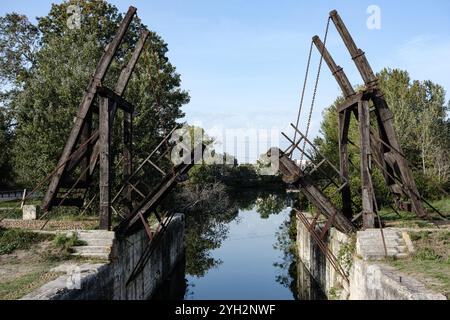 Die Langlois-Brücke bei Arles, Frankreich. Allgemein bekannt als pont de Van Gogh. Stockfoto