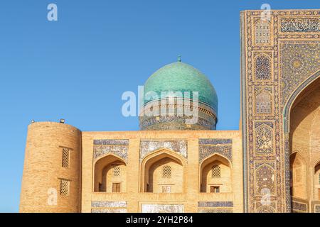 Die mir-i-Arab Madrasa im Po-i-Kalan-Komplex in Buchara Stockfoto