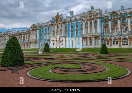 PUSCHKIN, RUSSLAND - 13. AUGUST 2024: Im Katharinenpalast an einem bewölkten Augusttag. Tsarskoe Selo Stockfoto