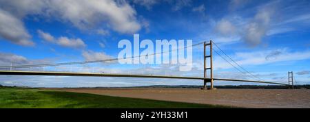 Sommerblick über die Humber Bridge vom Dorf Barton-upon-Humber; East Riding of Yorkshire, England; UK Stockfoto