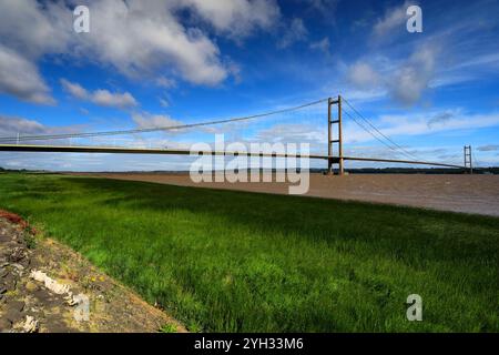 Sommerblick über die Humber Bridge vom Dorf Barton-upon-Humber; East Riding of Yorkshire, England; UK Stockfoto