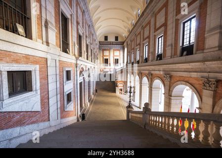 Toledo, Spanien, 16. Dezember 2018: Innenhof von Alcazar von Toledo, Castilla la Mancha, Spanien, Europa Stockfoto