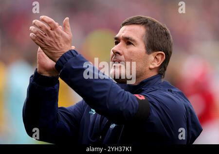 Mansfield-Manager Nigel Clough vor dem Spiel der Sky Bet League One bei Stok CAE Ras, Wrexham. Bilddatum: Samstag, 9. November 2024. Stockfoto