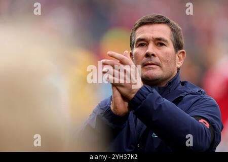 Mansfield-Manager Nigel Clough vor dem Spiel der Sky Bet League One bei Stok CAE Ras, Wrexham. Bilddatum: Samstag, 9. November 2024. Stockfoto