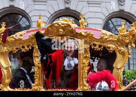 Geflügel, City of London, Vereinigtes Königreich. 9. November 2024. Die historische Lord Mayor’s Show ist über 800 Jahre alt und besteht heute aus Tausenden von Teilnehmern, die von Guildhall nach Westminster reisen. Der 696. Lord Mayor of London ist Alderman Alastair King of the Queenhithe Ward, der sich der Parade im Gold State Coach angeschlossen hat Stockfoto