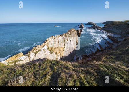 Kantabrische Küstenlandschaft in costa quebrada, Santander, Spanien, Europa Stockfoto