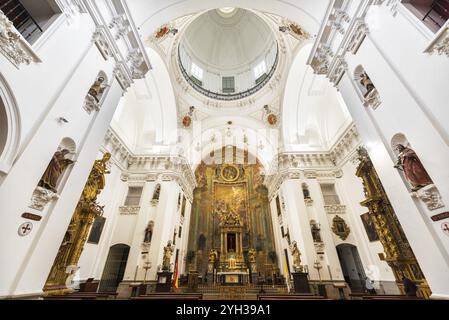 Toledo, Spanien, 16. Dezember 2018 : Innere der Kirche San Ildefonso oder Jesuitenkirche (Iglesia de San Idelfonso), Toledo, Spanien, Europa Stockfoto