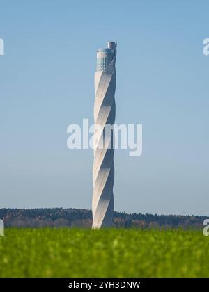 Der TK-Elevator Testturm Rottweil ist bei Sonnenschein vor blauem Himmel zu sehen. Rottweil Baden-Württemberg Deutschland *** der TK Elevator Testturm in Rottweil ist bei Sonnenschein vor blauem Himmel zu sehen Rottweil Baden-Württemberg Deutschland Stockfoto