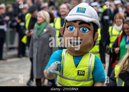 London, Großbritannien. 9. November 2024. Worshipful Company of Constructors in the Lord Mayor's Show, die älteste und großartigste Bürgerprozession der Welt, die auf das frühe 13. Jahrhundert zurückgeht, als König John der Stadt London gewährte, einen eigenen Bürgermeister zu ernennen. In diesem Jahr ist der neu gewählte Stadtrat Alastair King DL der 696. Lord Mayor of the City of London und macht sich während der Lord Mayor’s Show von der Stadt nach Westminster auf den Weg, um der Krone Loyalität zu schwören. Quelle: Stephen Chung / Alamy Live News Stockfoto