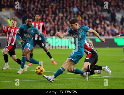 November 2024; Gtech Community Stadium, Brentford, London, England; Premier League Football, Brentford gegen Bournemouth; Evanilson aus Bournemouth erzielte in der 17. Minute das 1. Tor und schaffte es 0-1 Credit: Action Plus Sports Images/Alamy Live News Stockfoto