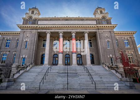 Die Fassade der Carnegie Library auf dem Campus der Syracuse University im Bundesstaat New York. Stockfoto