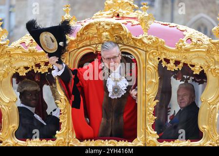 London, Vereinigtes Königreich, 9. November 2024. Die Lord Mayor's Show, eine 5 km lange Prozession durch die Square Mile der City of London, mit 7000 Teilnehmern, 200 Pferden und 200 Wagen, die Londons Vielfalt, Gemeinschaft, Kultur und Geschichte zeigen. Der neue Oberbürgermeister Alistair King stand während des historischen Prunk im Mittelpunkt und schwor dem König einen Treueid an den königlichen Justizgerichtshof. Kredit : Monica Wells/Alamy Live News Stockfoto